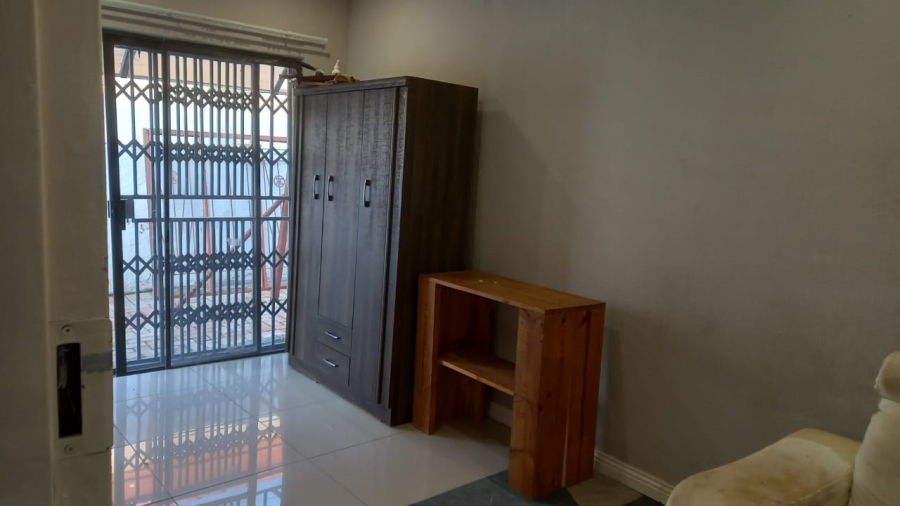 To Let 1 Bedroom Property for Rent in Danville Gauteng