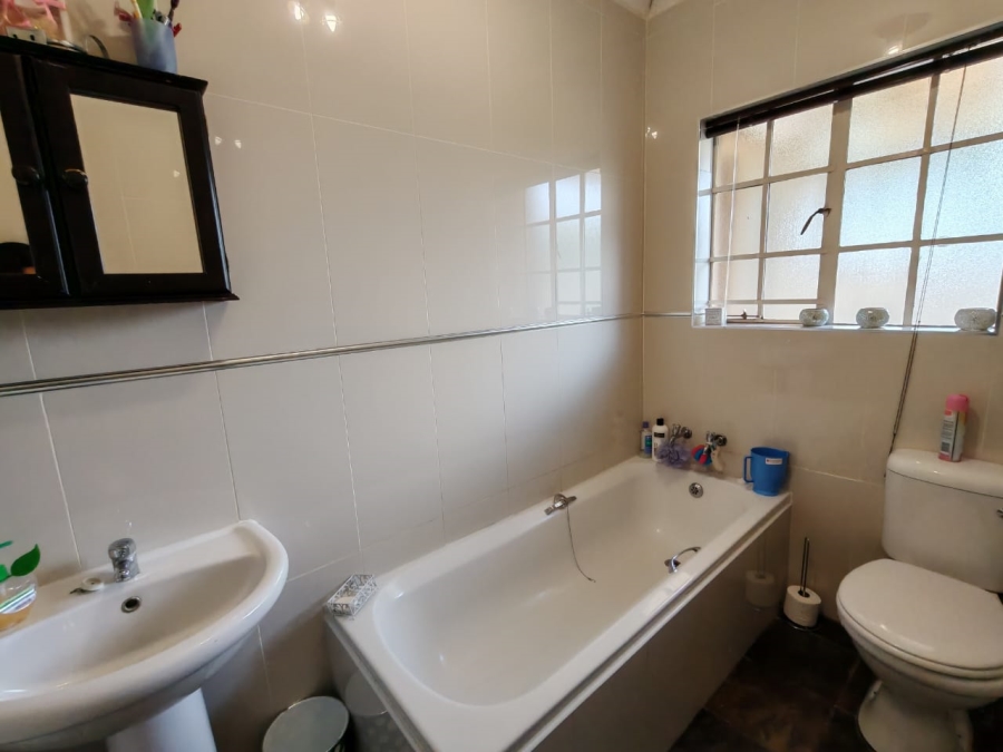 3 Bedroom Property for Sale in Helderstrome AH Gauteng