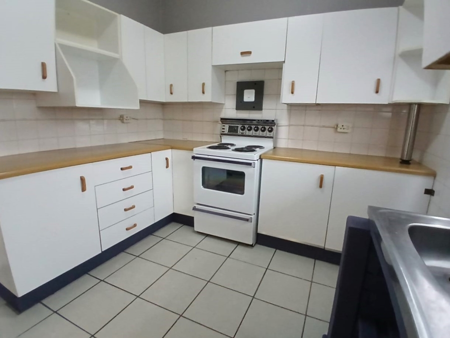 2 Bedroom Property for Sale in Peacehaven Gauteng