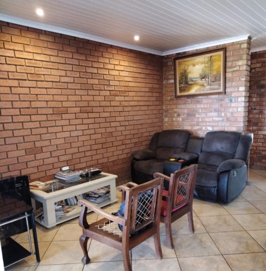 3 Bedroom Property for Sale in Vaaloewer Gauteng