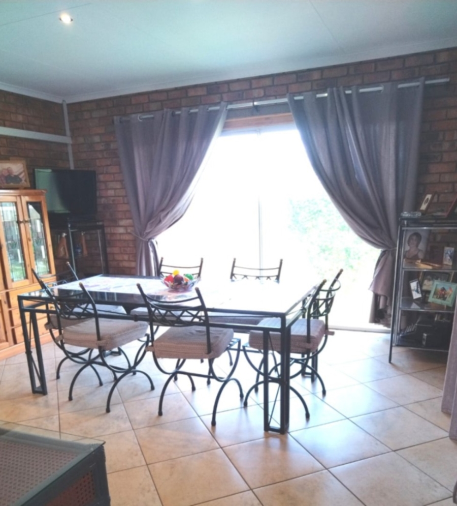 3 Bedroom Property for Sale in Vaaloewer Gauteng