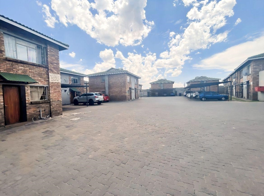 2 Bedroom Property for Sale in Edleen Gauteng