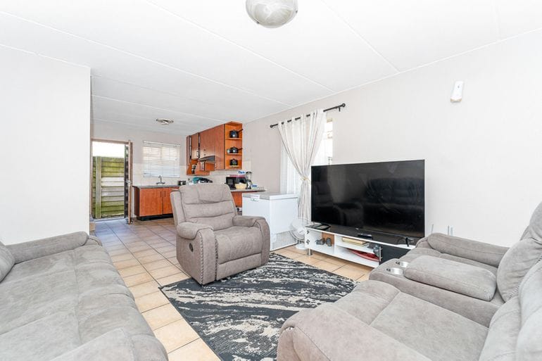 2 Bedroom Property for Sale in Edleen Gauteng