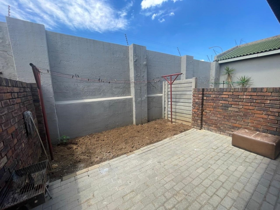 2 Bedroom Property for Sale in Edleen Gauteng