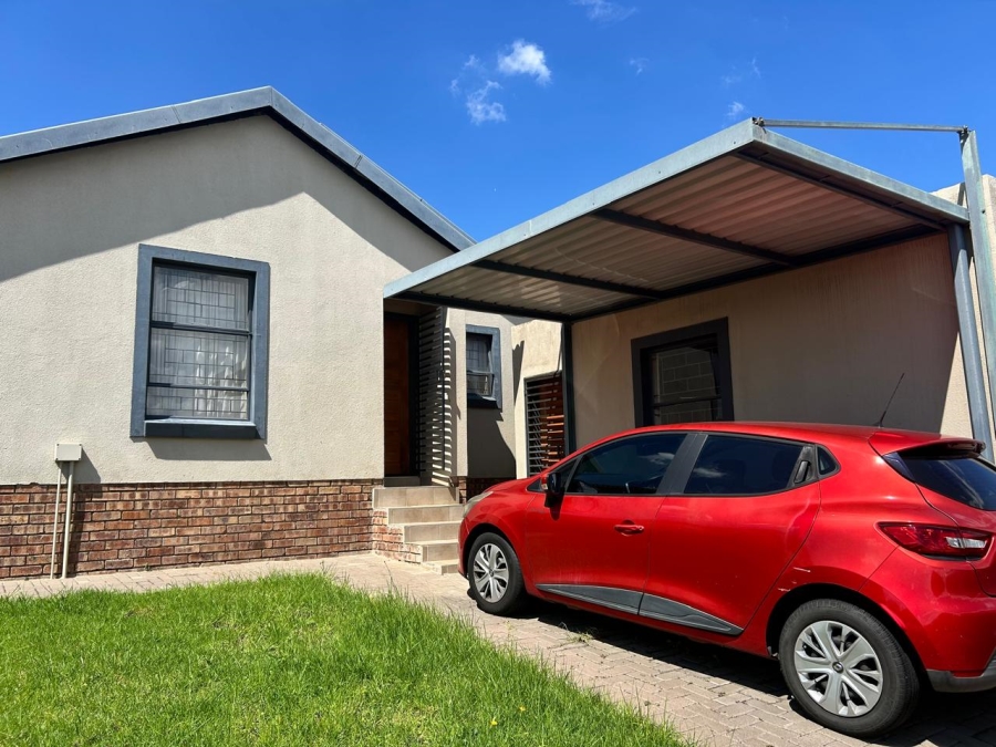3 Bedroom Property for Sale in Kosmosdal Gauteng