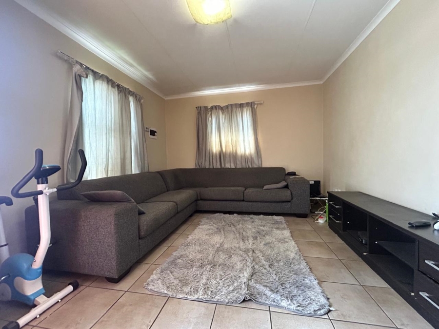 3 Bedroom Property for Sale in Kosmosdal Gauteng