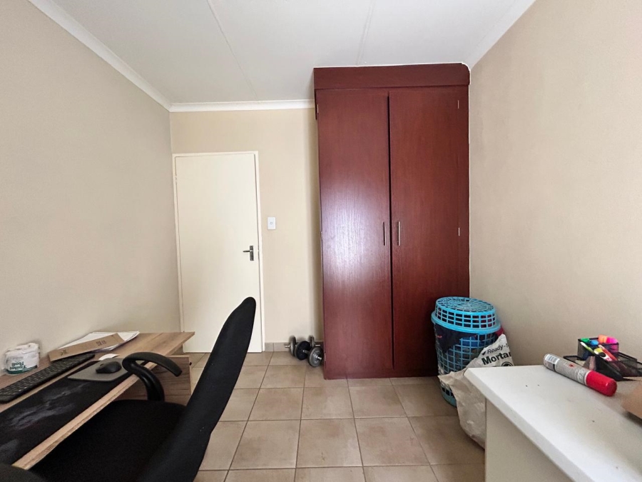 3 Bedroom Property for Sale in Kosmosdal Gauteng