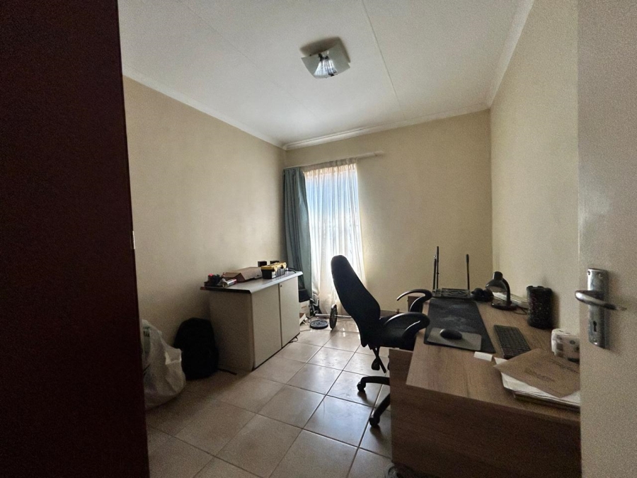 3 Bedroom Property for Sale in Kosmosdal Gauteng