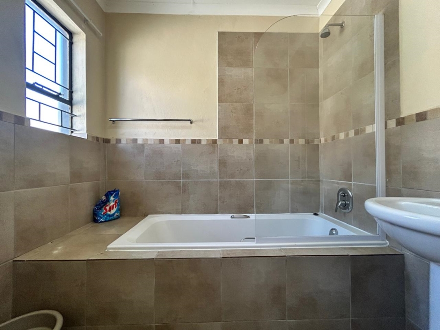 3 Bedroom Property for Sale in Kosmosdal Gauteng