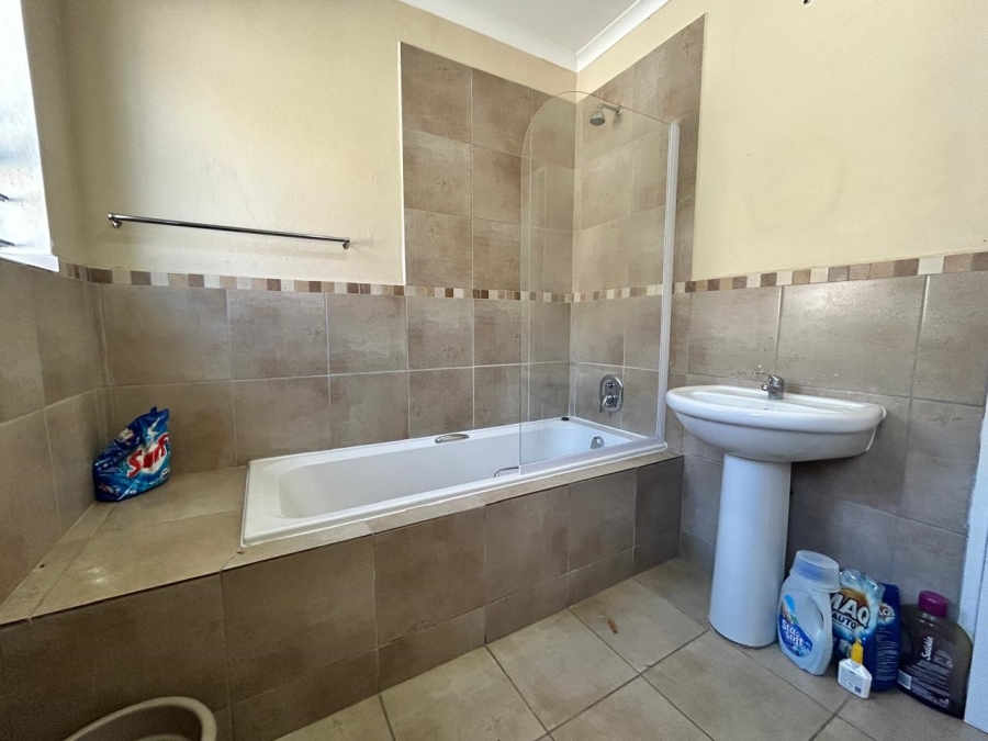 3 Bedroom Property for Sale in Kosmosdal Gauteng