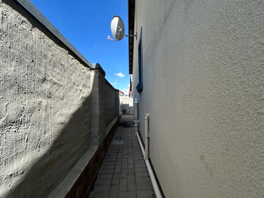 3 Bedroom Property for Sale in Kosmosdal Gauteng