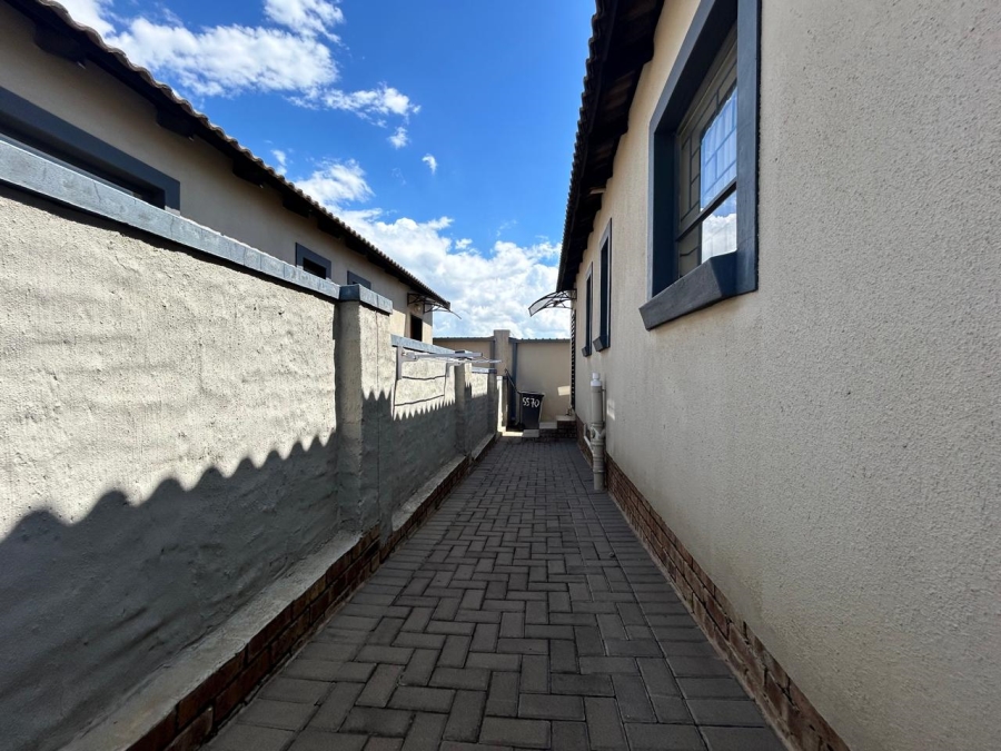 3 Bedroom Property for Sale in Kosmosdal Gauteng