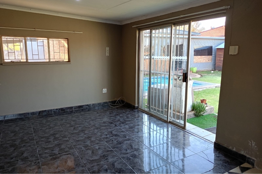 To Let 1 Bedroom Property for Rent in Dalview Gauteng