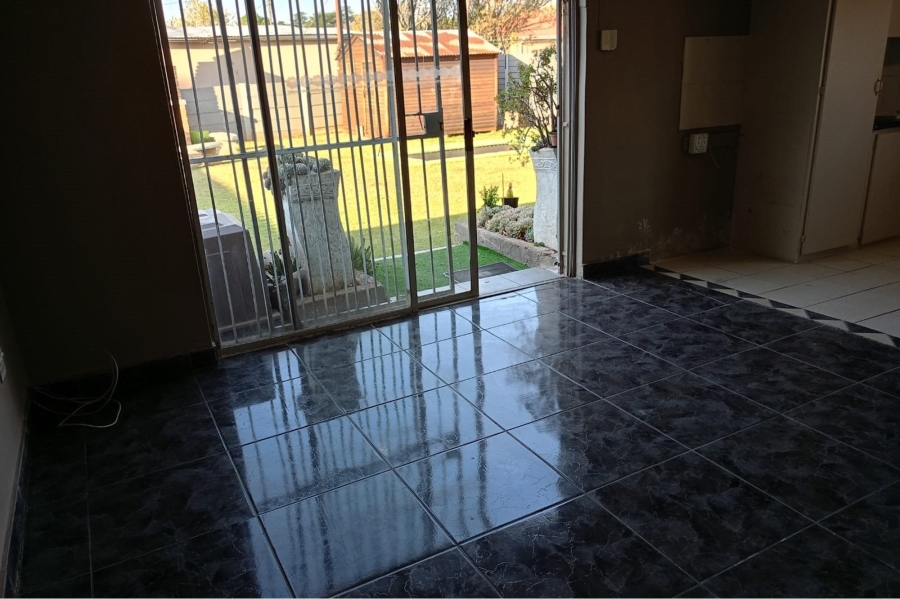 To Let 1 Bedroom Property for Rent in Dalview Gauteng