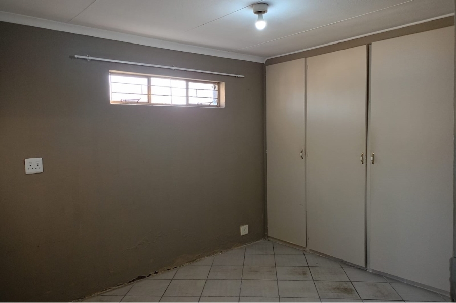 To Let 1 Bedroom Property for Rent in Dalview Gauteng