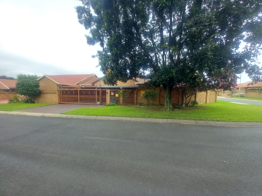 To Let 3 Bedroom Property for Rent in Farrarmere Gauteng