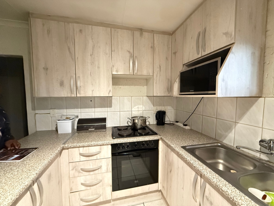 2 Bedroom Property for Sale in Meredale Gauteng