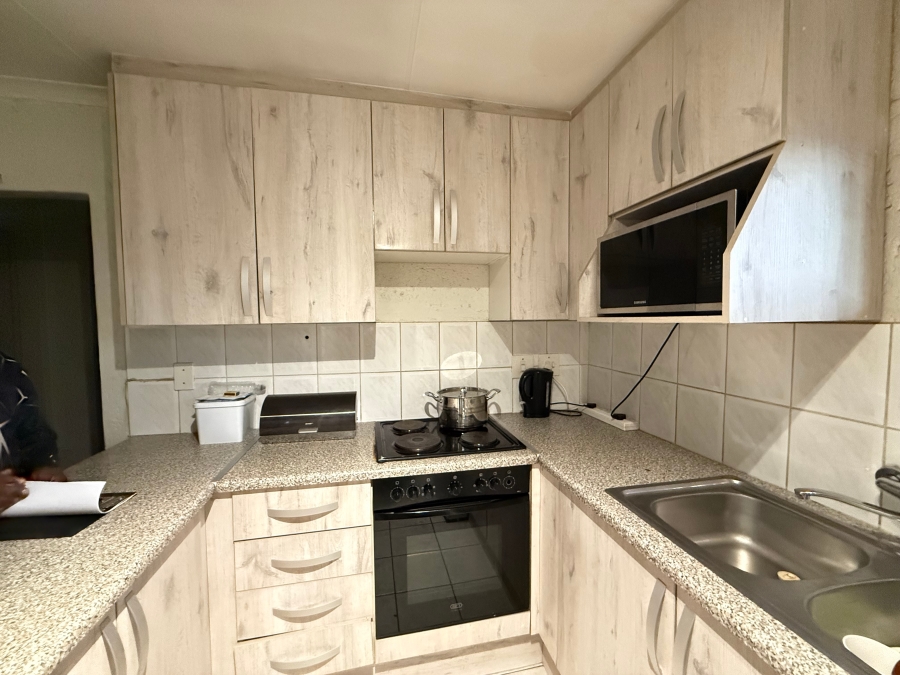 2 Bedroom Property for Sale in Meredale Gauteng