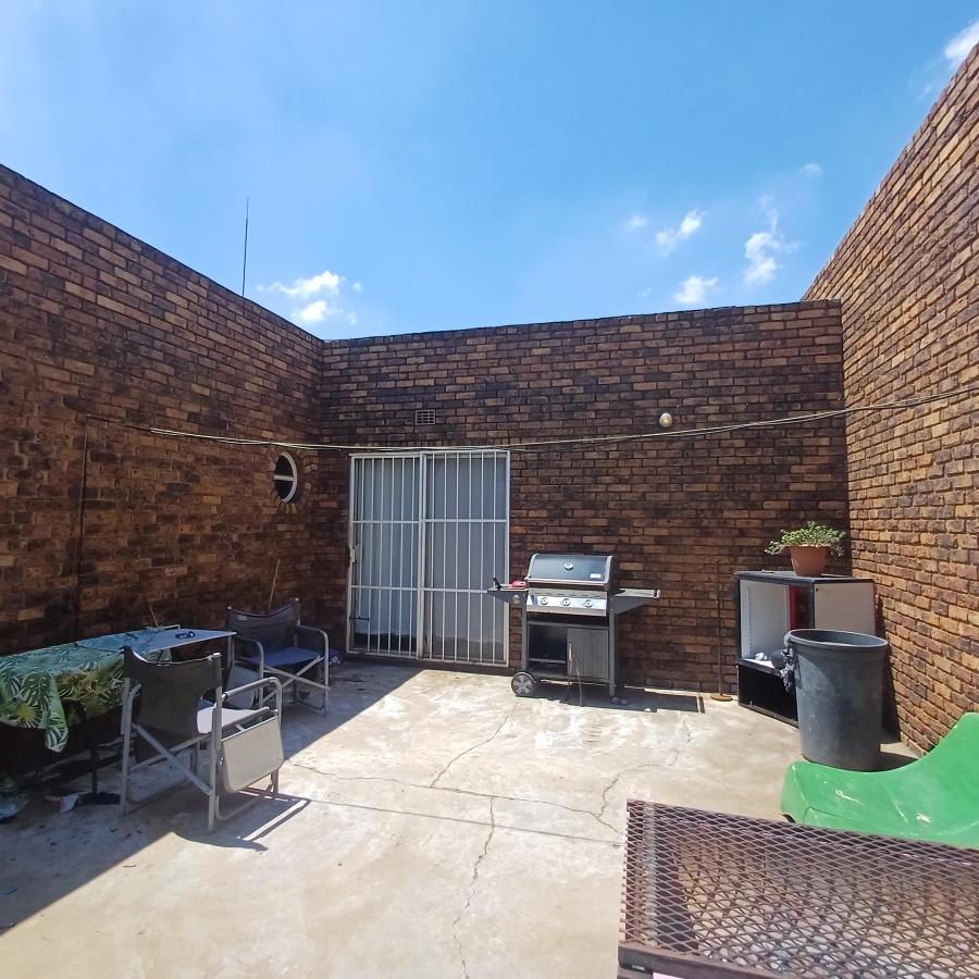 4 Bedroom Property for Sale in Meyerton Central Gauteng