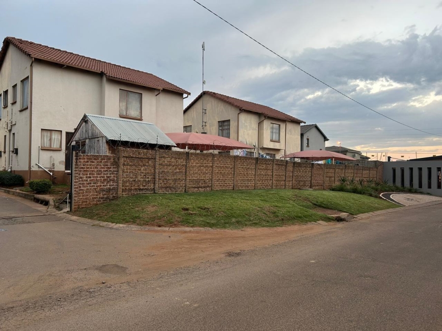 3 Bedroom Property for Sale in Clayville Gauteng