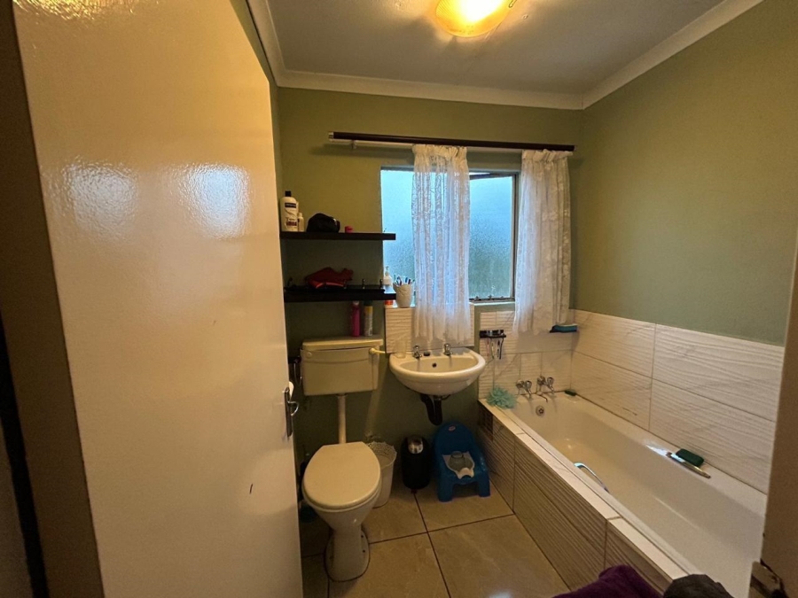 3 Bedroom Property for Sale in Clayville Gauteng
