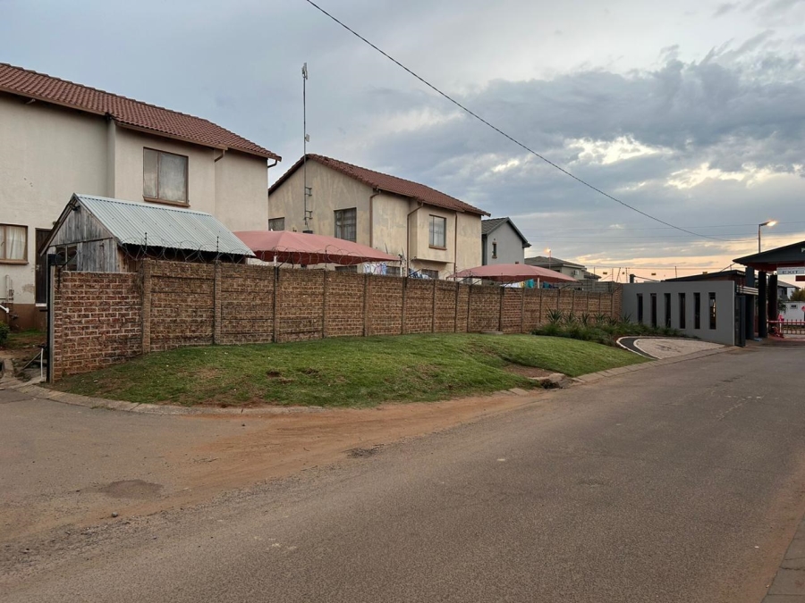 3 Bedroom Property for Sale in Clayville Gauteng