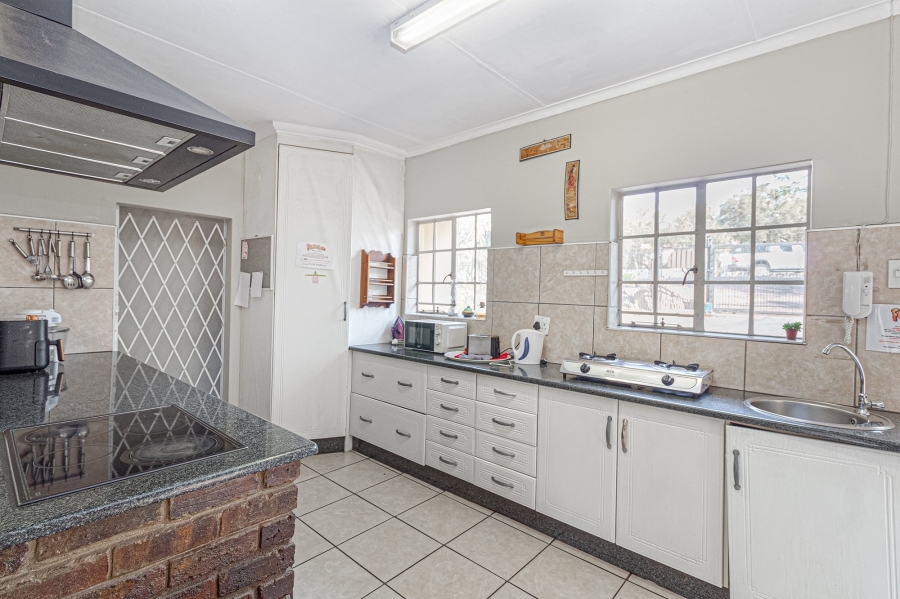17 Bedroom Property for Sale in Fourways Gauteng