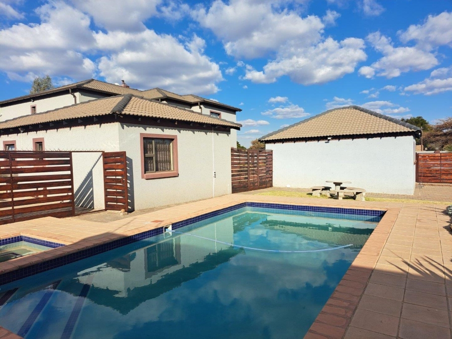 5 Bedroom Property for Sale in Rietvlei View Gauteng
