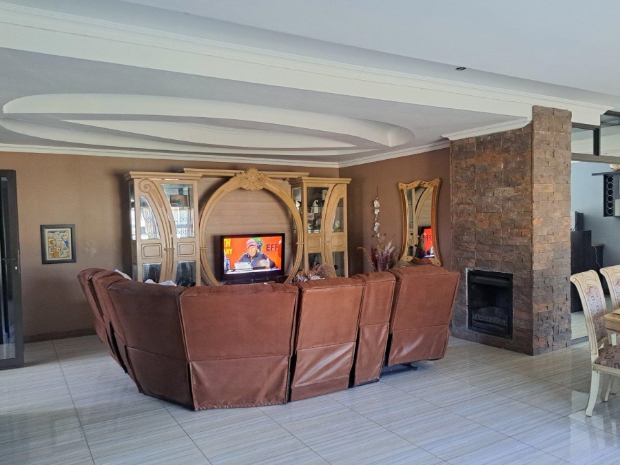 5 Bedroom Property for Sale in Rietvlei View Gauteng