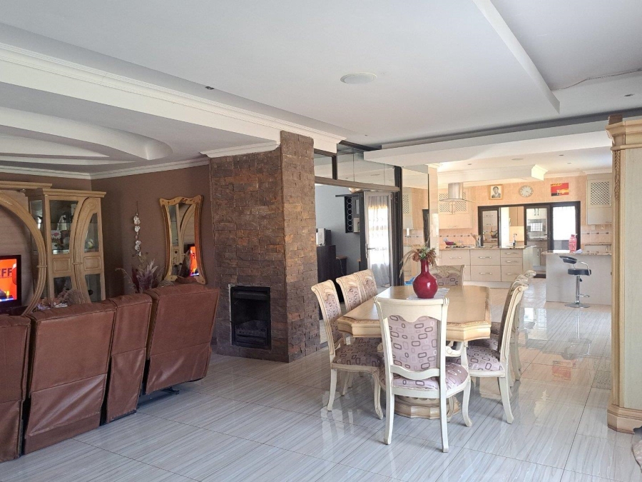 5 Bedroom Property for Sale in Rietvlei View Gauteng