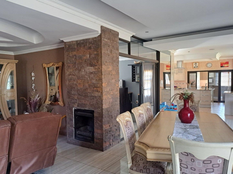 5 Bedroom Property for Sale in Rietvlei View Gauteng