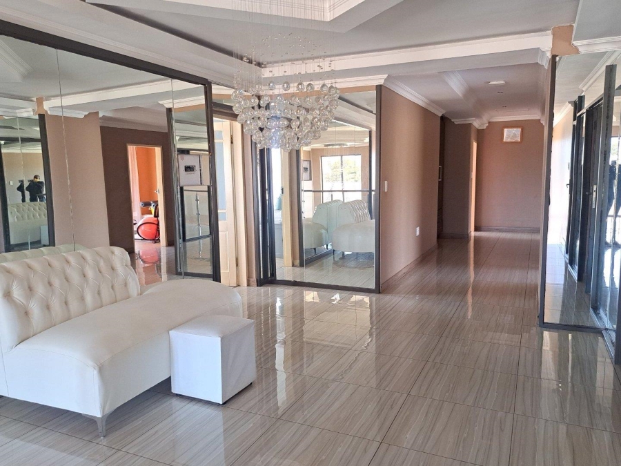 5 Bedroom Property for Sale in Rietvlei View Gauteng