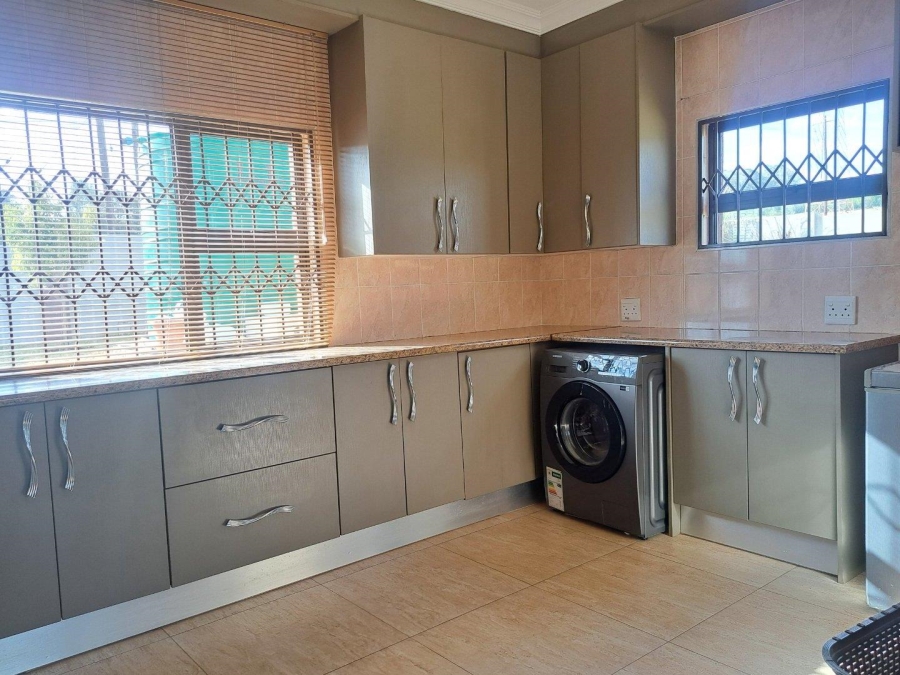 5 Bedroom Property for Sale in Rietvlei View Gauteng