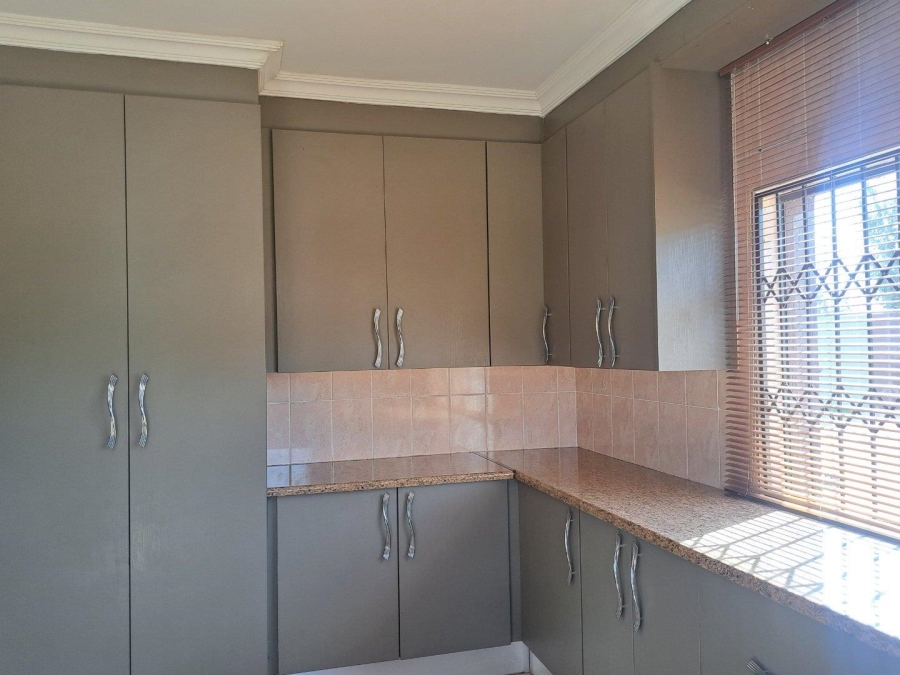 5 Bedroom Property for Sale in Rietvlei View Gauteng