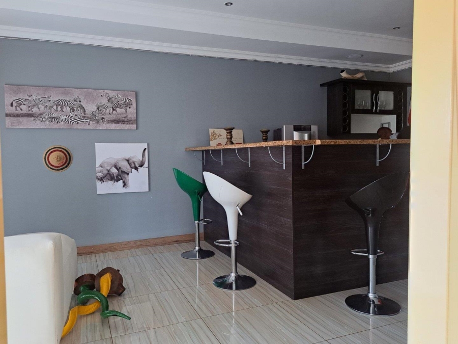 5 Bedroom Property for Sale in Rietvlei View Gauteng