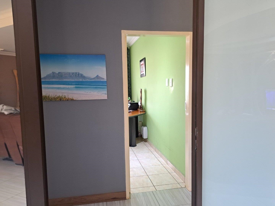 5 Bedroom Property for Sale in Rietvlei View Gauteng