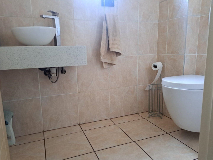 5 Bedroom Property for Sale in Rietvlei View Gauteng
