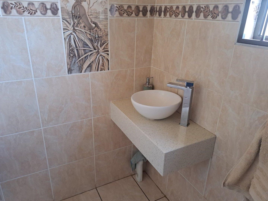 5 Bedroom Property for Sale in Rietvlei View Gauteng