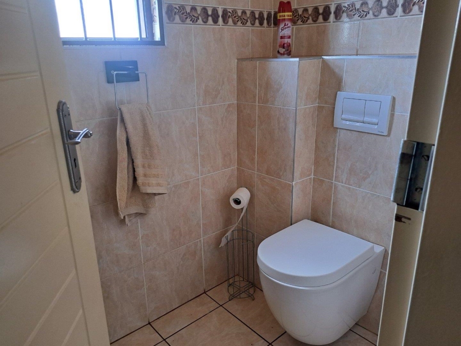 5 Bedroom Property for Sale in Rietvlei View Gauteng