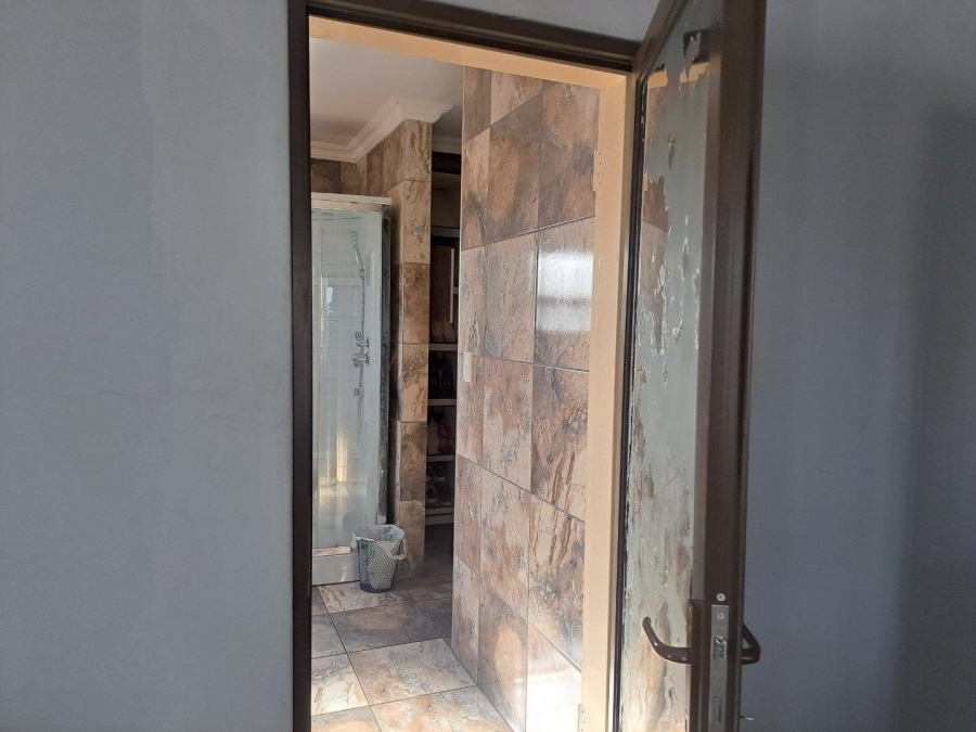 5 Bedroom Property for Sale in Rietvlei View Gauteng