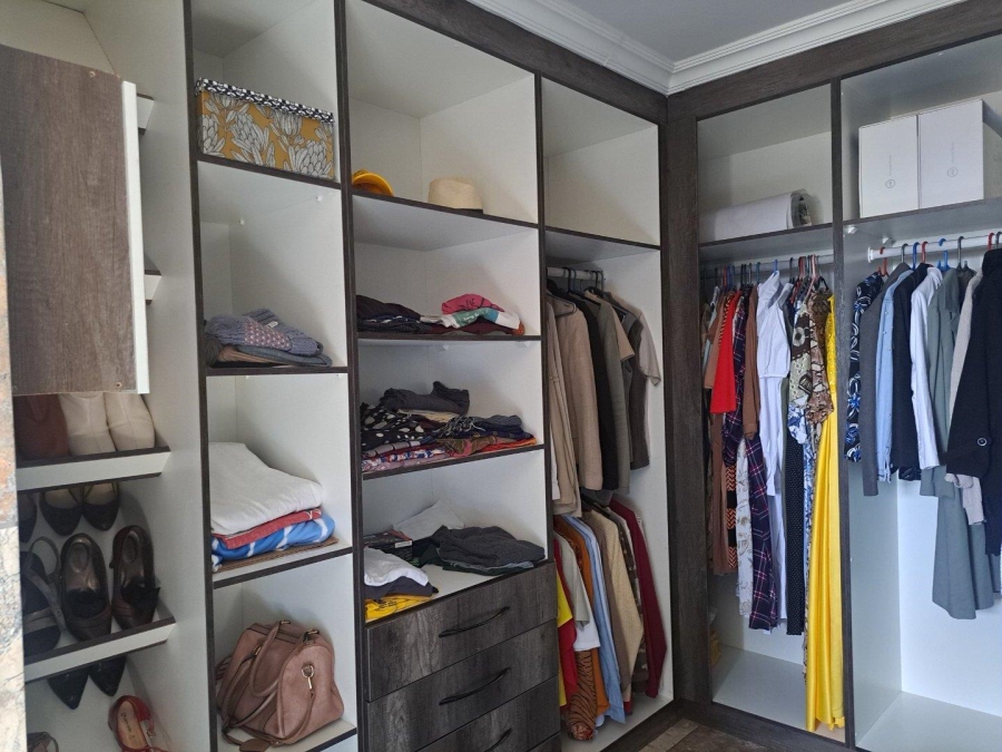5 Bedroom Property for Sale in Rietvlei View Gauteng