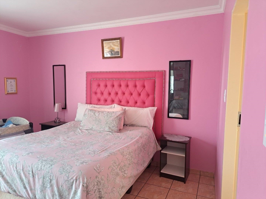 5 Bedroom Property for Sale in Rietvlei View Gauteng