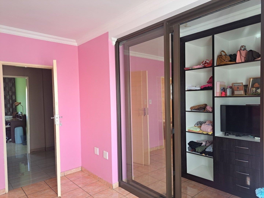 5 Bedroom Property for Sale in Rietvlei View Gauteng