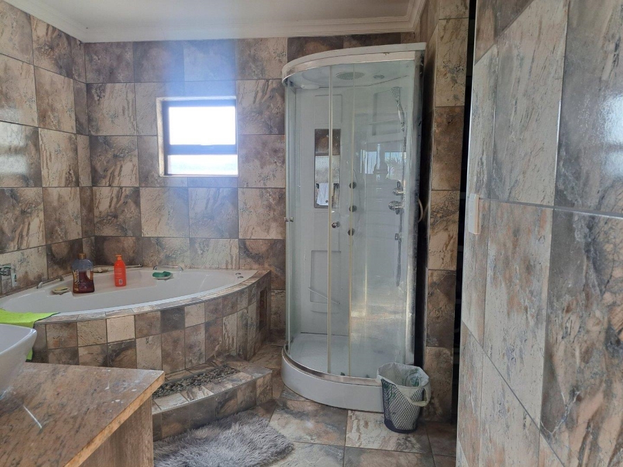 5 Bedroom Property for Sale in Rietvlei View Gauteng