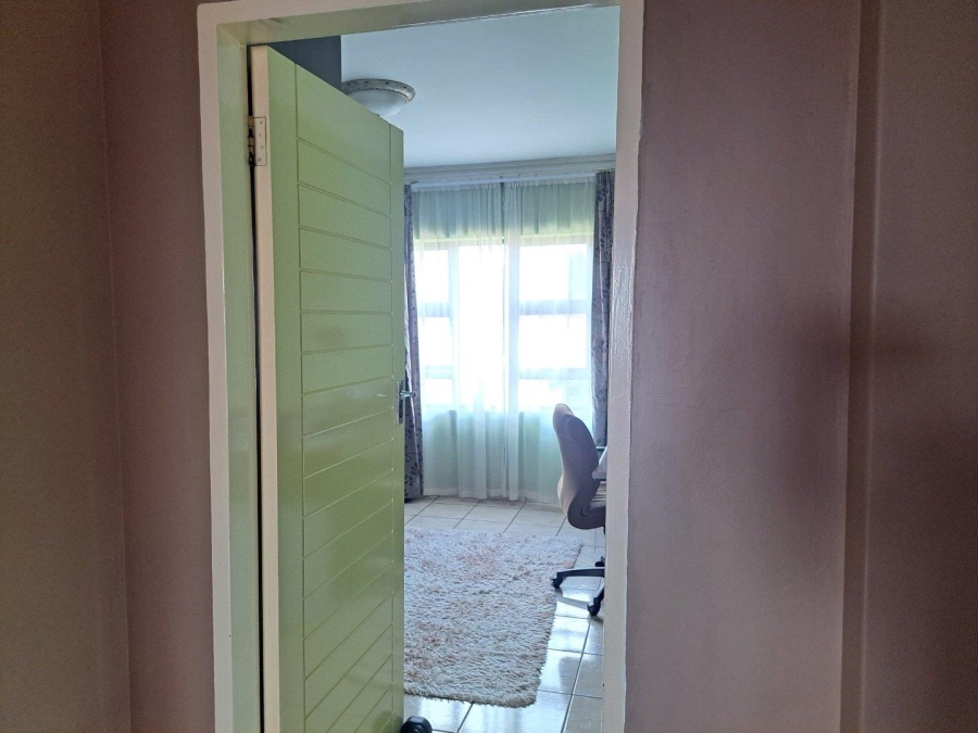 5 Bedroom Property for Sale in Rietvlei View Gauteng