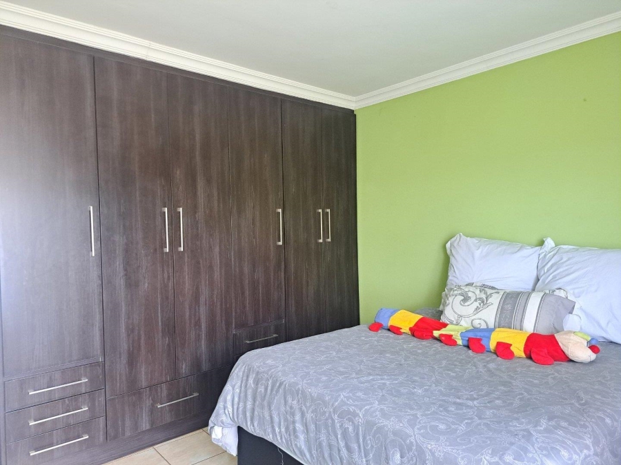 5 Bedroom Property for Sale in Rietvlei View Gauteng