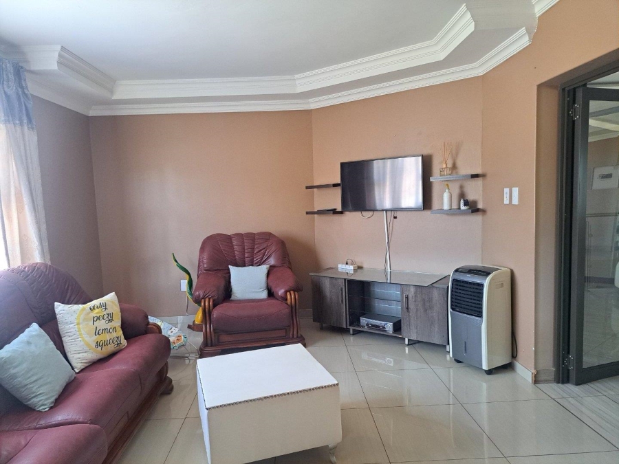 5 Bedroom Property for Sale in Rietvlei View Gauteng