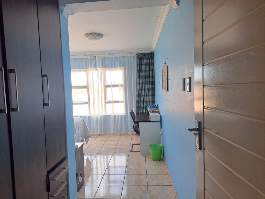 5 Bedroom Property for Sale in Rietvlei View Gauteng