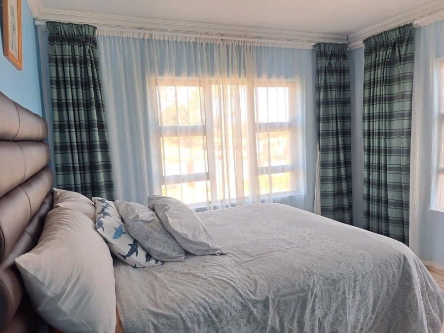 5 Bedroom Property for Sale in Rietvlei View Gauteng