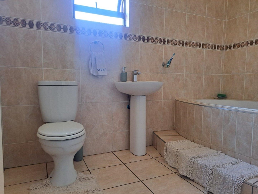 5 Bedroom Property for Sale in Rietvlei View Gauteng